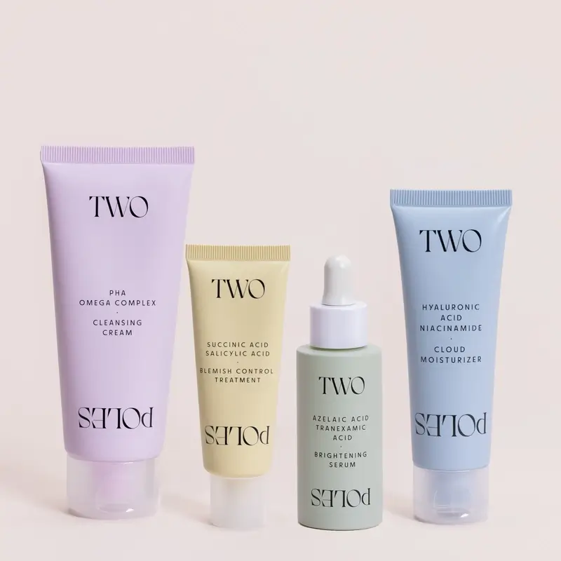 Boutons et marques d'acné à deux pôles